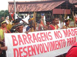 Protest gegen ein Wasserkraftwerk am Río Madeira. Foto: Flickr/Friends of the Earth International